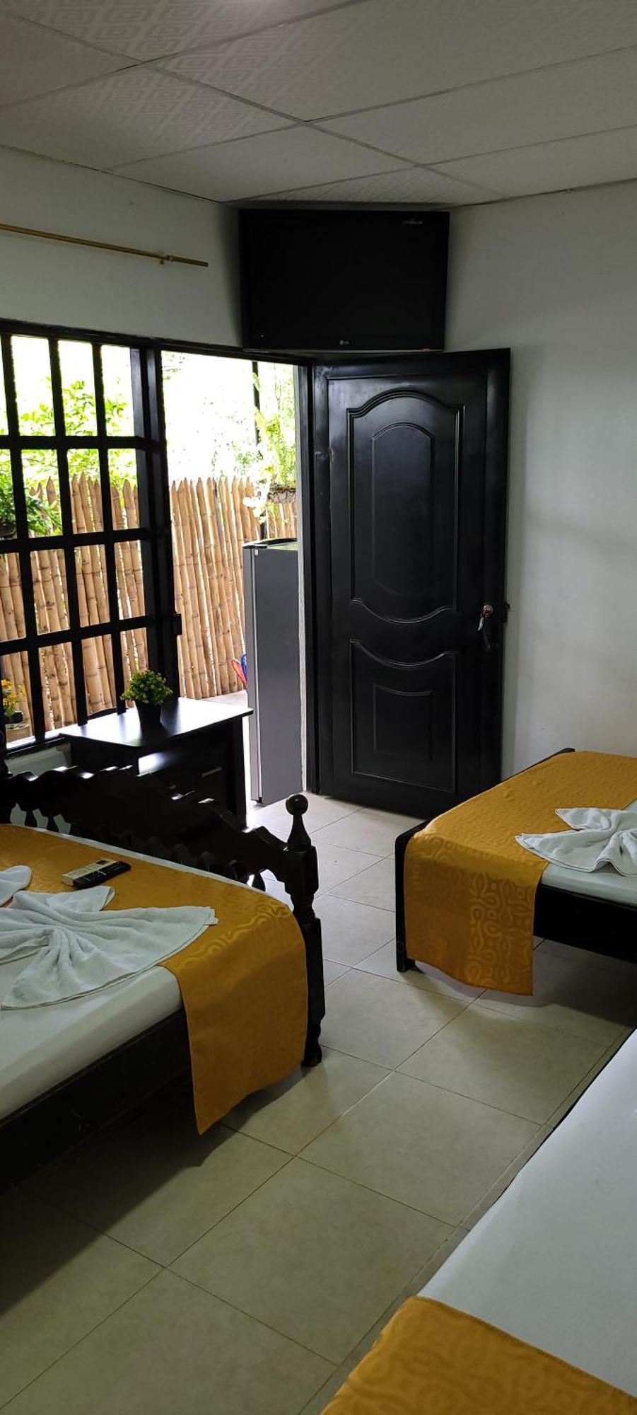 Hostal Villa Del Rio Las Brisas فيلافيجا المظهر الخارجي الصورة